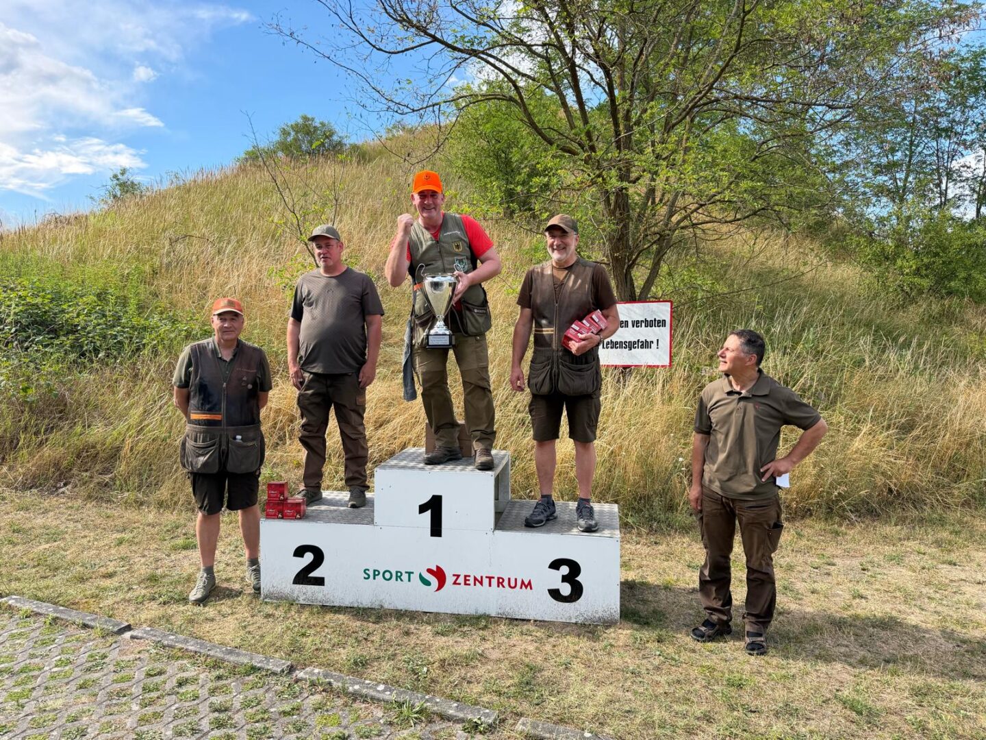 Das Berlin/Brandenburger Flintenturnier lockte 41 Schützinnen und Schützen nach Frankfurt (Oder). In den Disziplinen Trap und Skeet wurden starke Leistungen und ein fairer Wettkampf geboten.
