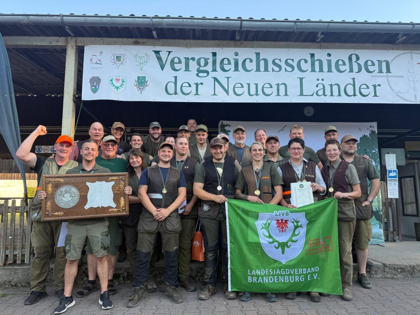 Mit acht Gold-, fünf Silber- und drei Bronzemedaillen kehrte der Landesjagdverband Brandenburg erfolgreich vom Ostdeutschen Vergleichsschießen (OVS) in Schönebeck zurück.